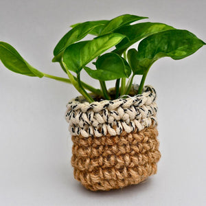 Open image in slideshow, Braided rope planter
