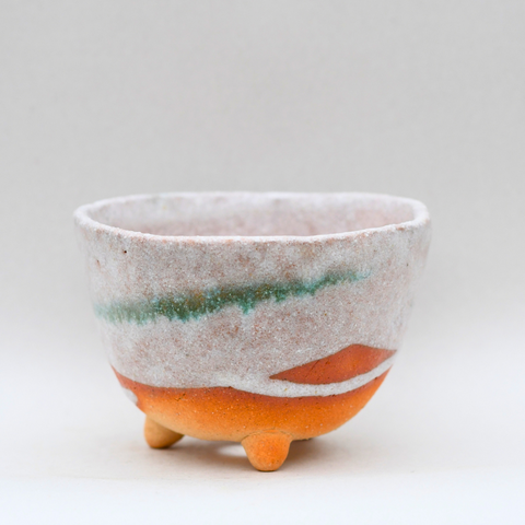 Shigaraki pot on 3 legs white, green and orange